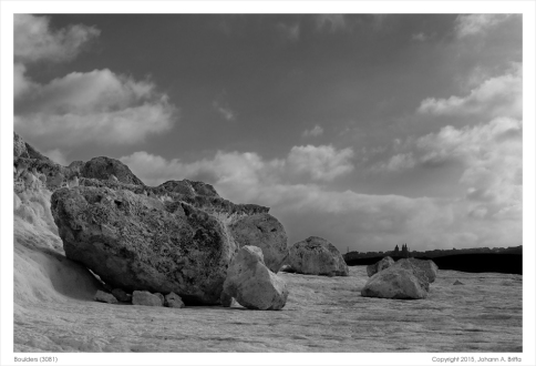 Boulders along the shoreline, Qammieħ